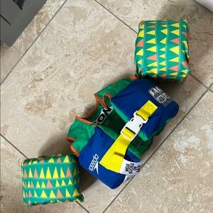 Speedo Vibrant Swim Vest With Arm Bands